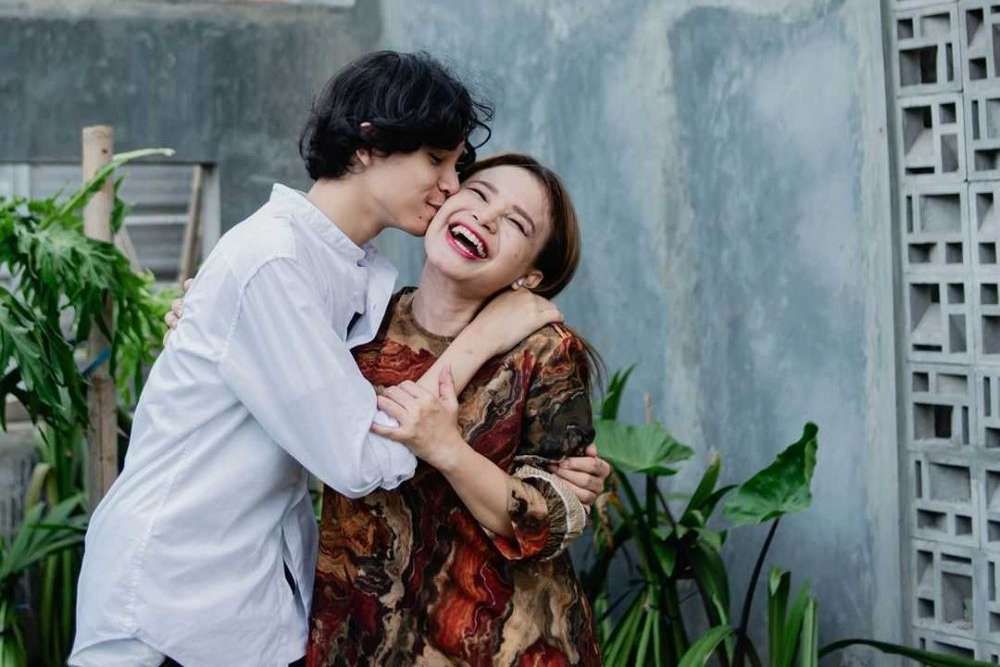 9 Potret Bahagia Artis Single Mother Usia Kepala 4 dengan Anaknya