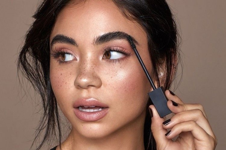 7 Rekomendasi Merk Brow Mascara untuk Alis yang On Point