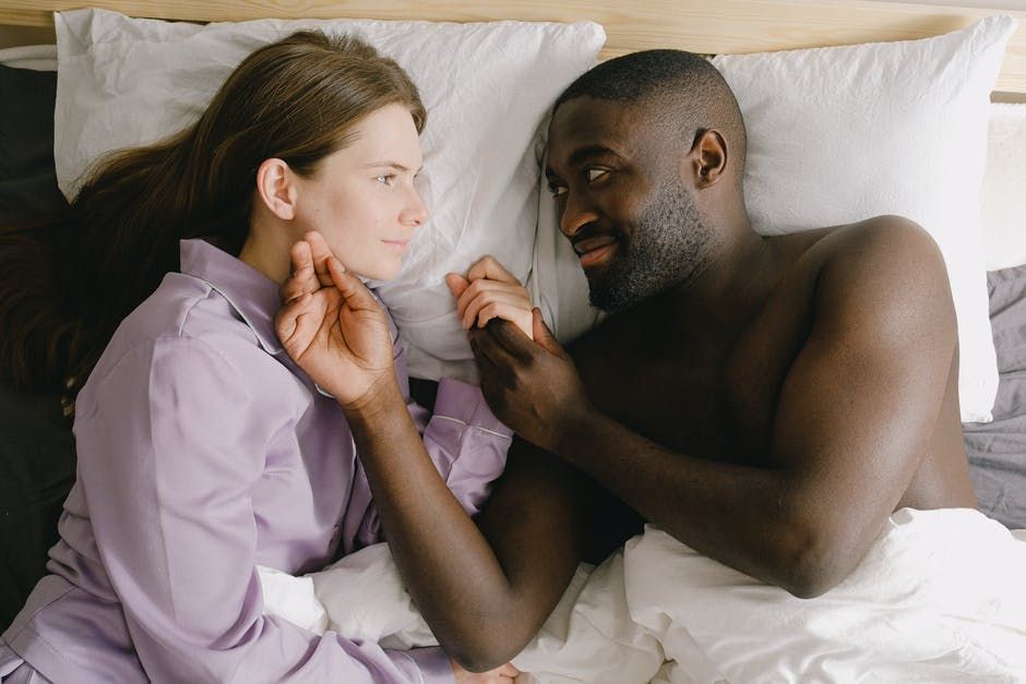 Semakin Intim dan Langgeng! Ini 6 Tips Tidur Bersama Pasangan
