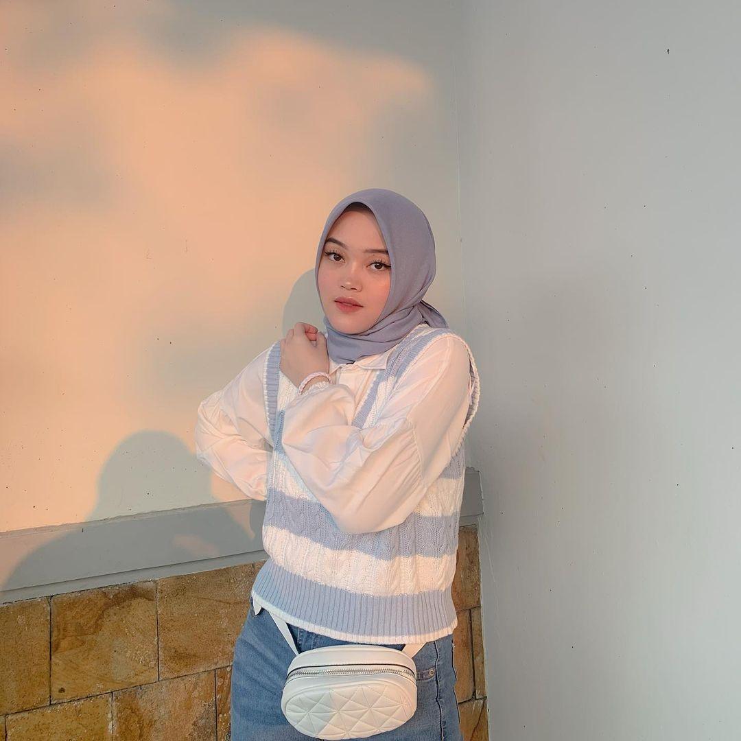 Gaya Penyanyi Cewek yang Pernah Duet dengan Rizky Febian