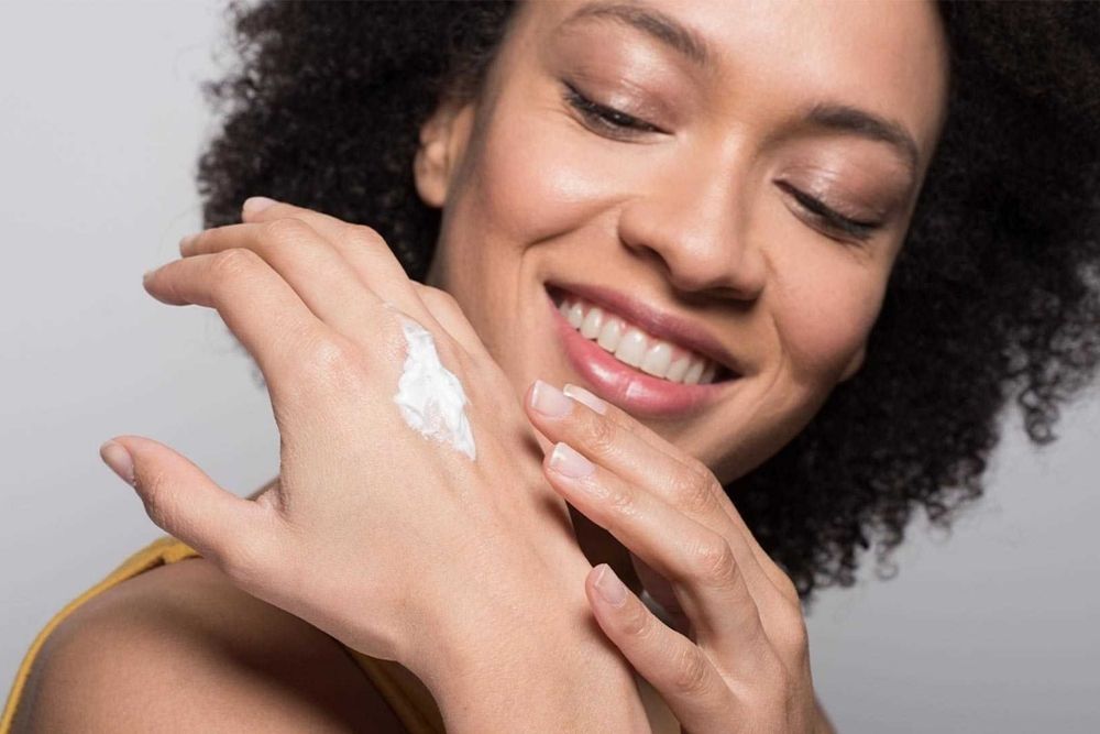 5 Manfaat Air Kelapa dalam Produk Skincare yang Wajib Kamu Tahu 