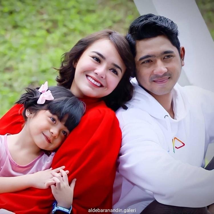10 Potret Adu Kompak Amanda Manopo dengan Keluarga Asli vs Sinetron