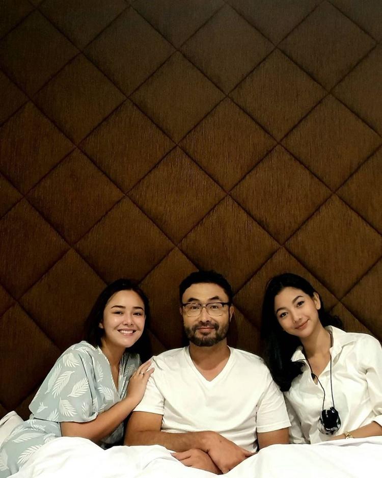10 Potret Adu Kompak Amanda Manopo dengan Keluarga Asli vs Sinetron