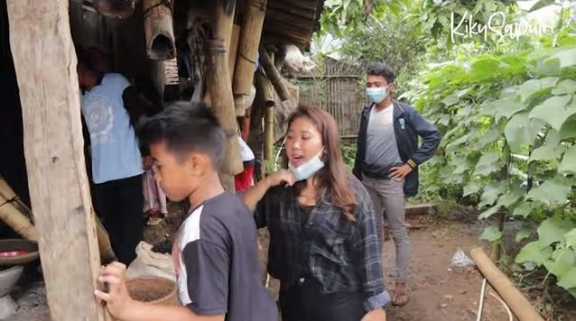 Masih Pakai Tungku Kayu, Potret Rumah Orangtua Kiky Saputri di Garut