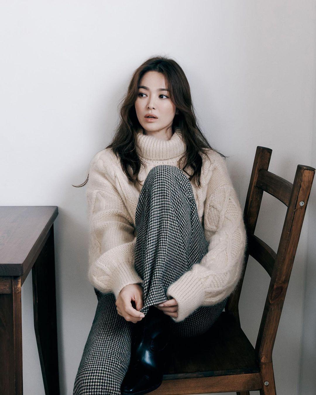 Deretan Bukti Song Hye Kyo Miliki Gaya Kekinian Layaknya ABG