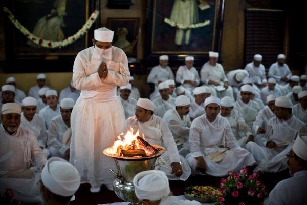 Selain Baha'i, Ini 9 Agama di Dunia yang Mungkin Tidak Kalian Tahu