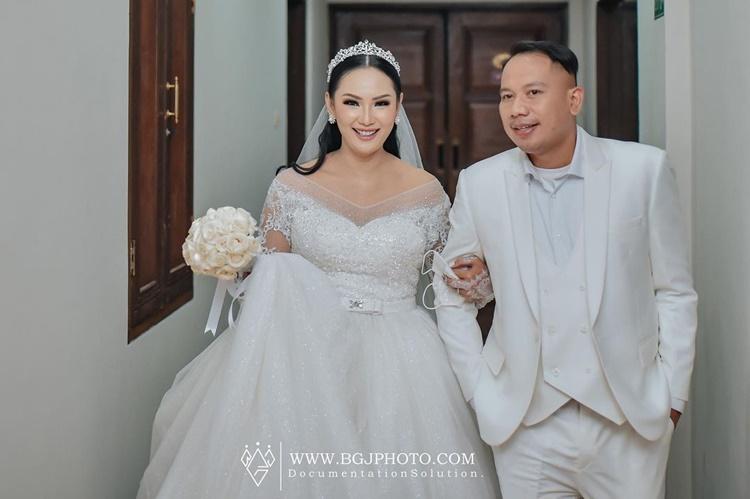 10 Artis yang Pernikahannya Dituduh Settingan oleh Netizen, Kenapa?
