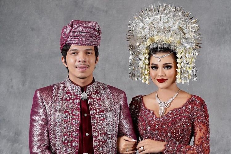 10 Artis yang Pernikahannya Dituduh Settingan oleh Netizen, Kenapa?