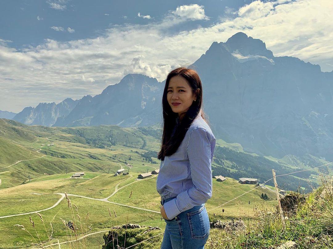 Begini Gaya Son Ye Jin, Artis Korea yang Bikin Hyun Bin jadi 'Bucin'
