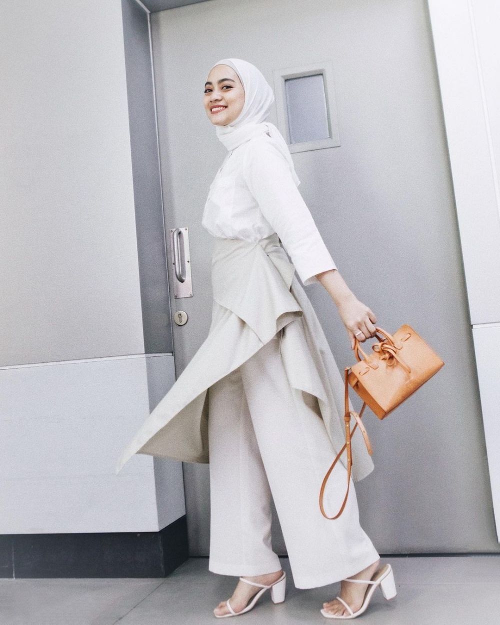 Inspirasi OOTD Hijab Simpel untuk Hadiri Acara Pernikahan