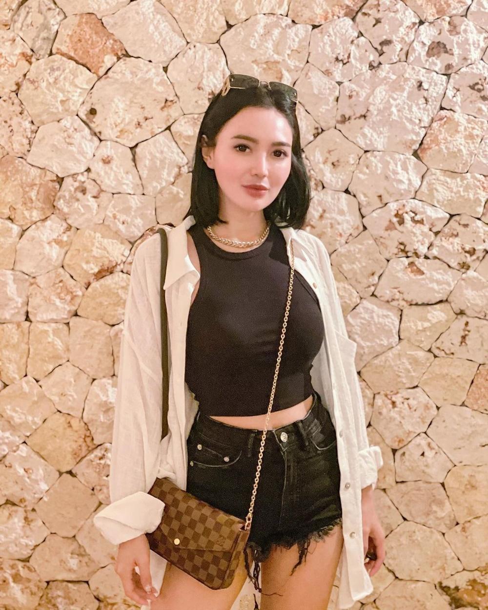 Cerai Tanpa Anak, 10 Artis Wanita Ini Tetap Bahagia Hidup Sendiri