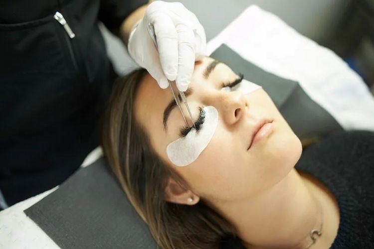 Supaya Eyelash Extension Lebih Tahan Lama, Ini yang Harus Kamu Lakukan