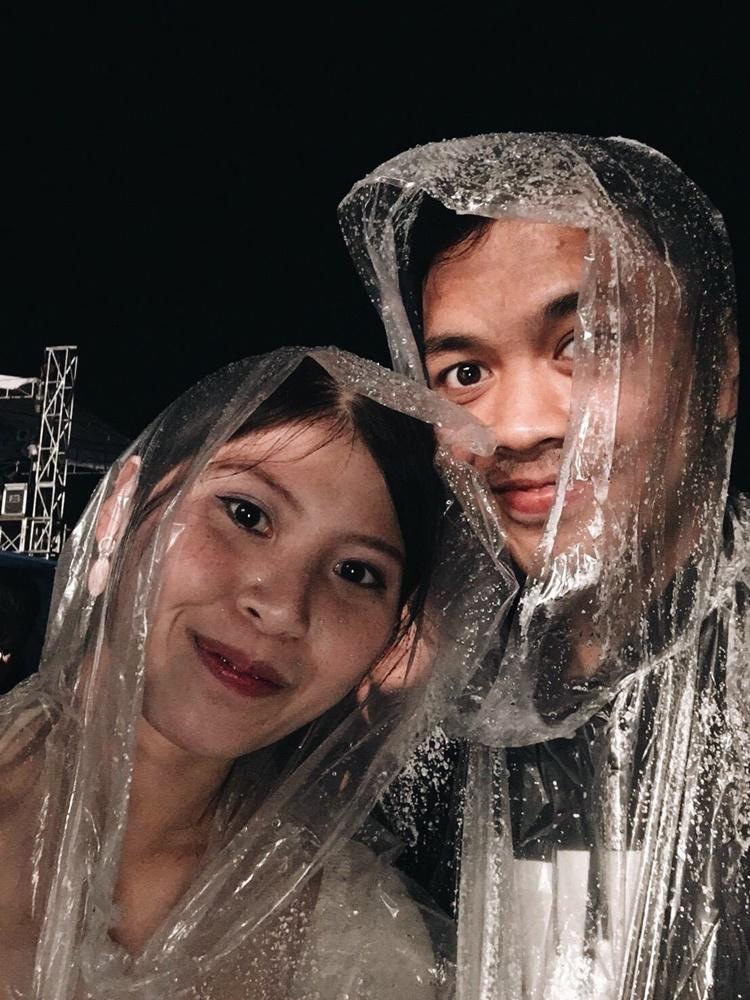 Jarang Terekspos! Ini 9 Gaya Pacaran Anthony Ginting dan Mitzi Abigail