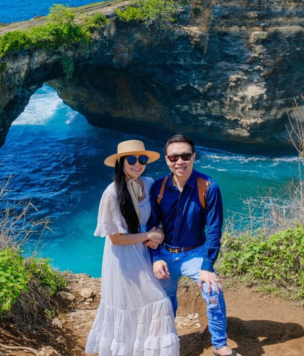 Histeris Suami Ditangkap, 10 Potret Mesra Dokter Richard Lee dan Istri