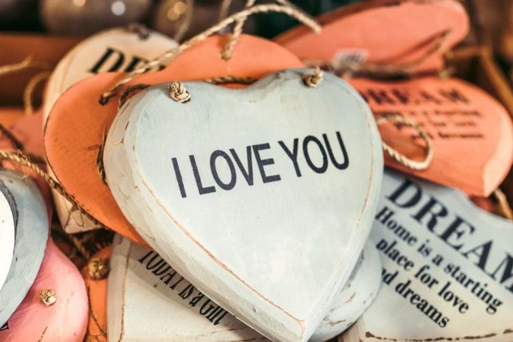 50 Kata-kata Mutiara Cinta dalam Bahasa Inggris dan Artinya