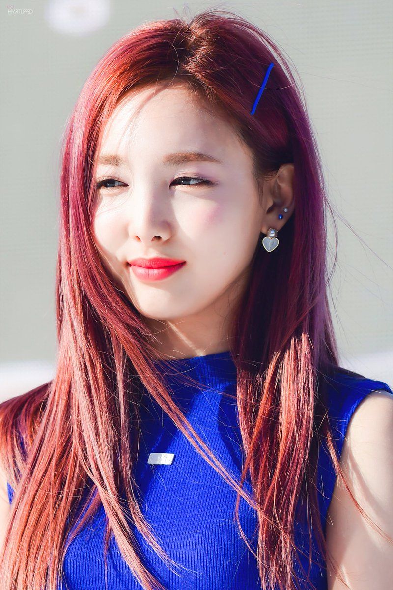 10 Idol KPop dengan Warna Rambut Merah Memukau
