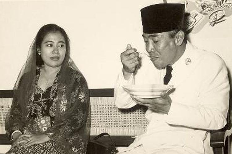 Torehkan Sejarah, 13 Potret Lawas Soekarno dan Fatmawati di Masa Lalu