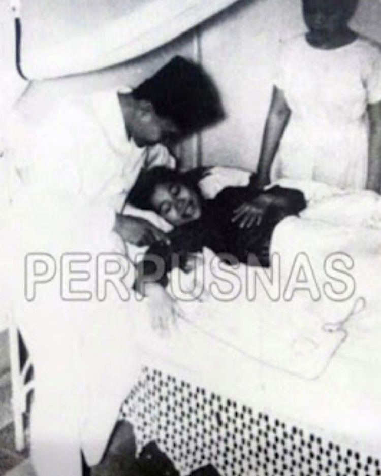 Torehkan Sejarah, 13 Potret Lawas Soekarno dan Fatmawati di Masa Lalu