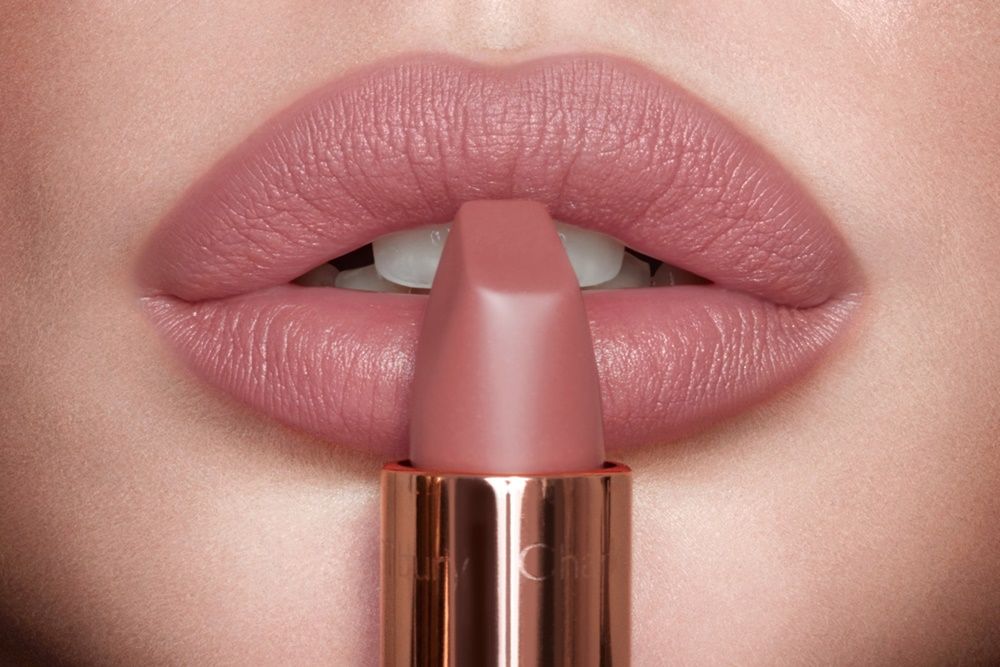 Warna Nude Lipstick untuk Pemilik Bibir Tebal