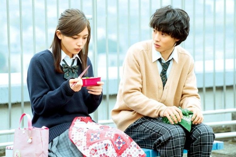 21 Rekomendasi Film Romantis Jepang yang Bikin Hati Meleleh
