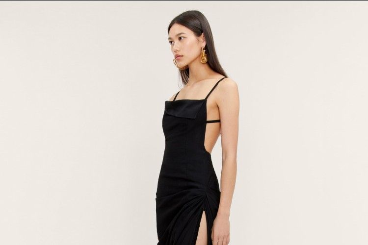 #PopbelaOOTD: Kumpulan Slit Dress yang Cocok untuk Dinner Romantis