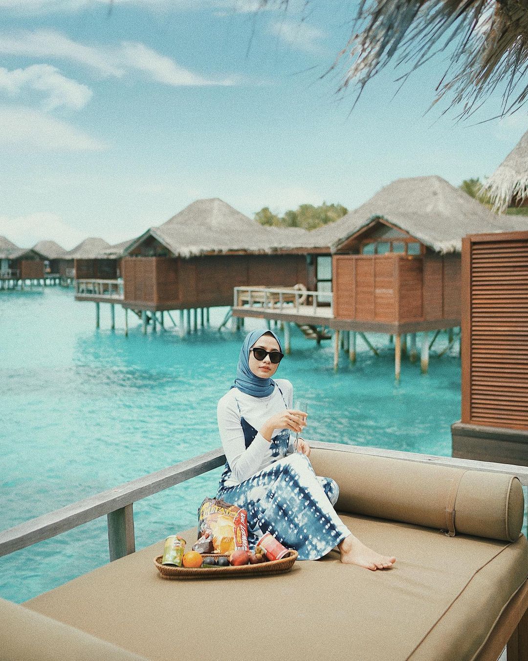 Ide Mix & Match Outfit Hijab ke Pantai yang Simpel dan Modis