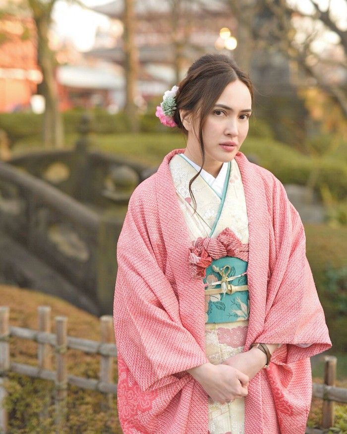 10 Gaya Artis Indonesian Pakai Kimono, Mirip Gadis Jepang!