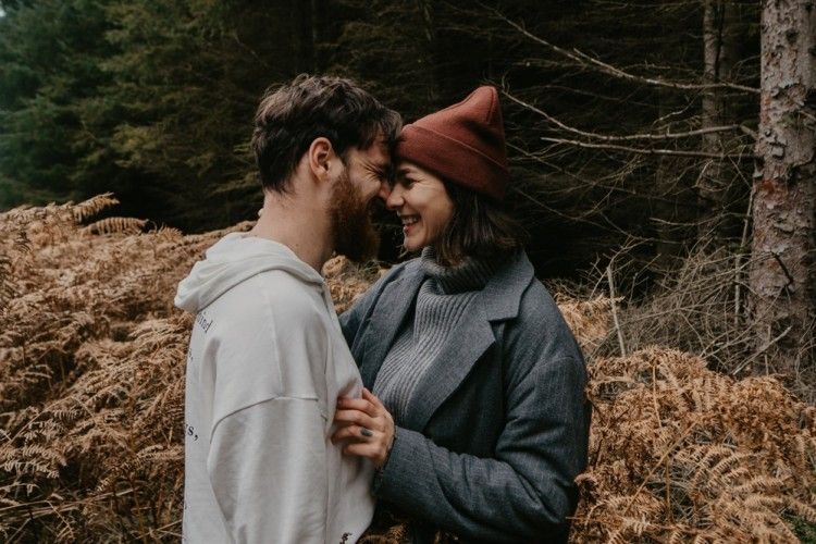 15 Kumpulan Puisi Cinta Romantis untuk Meluluhkan Pasangan