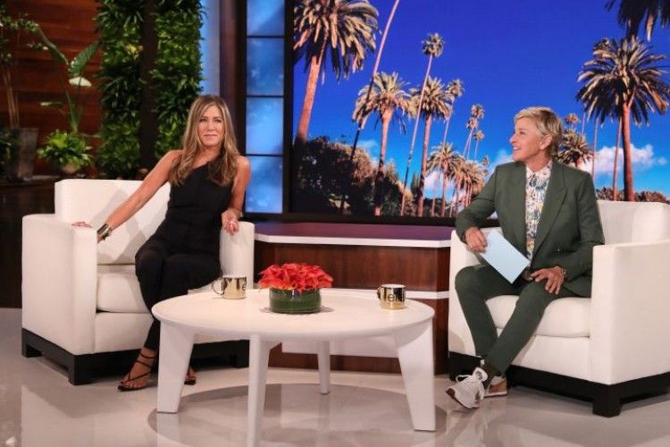 Jennifer Aniston & Ellen Ciuman di Episode Terakhir 'The Ellen Show'