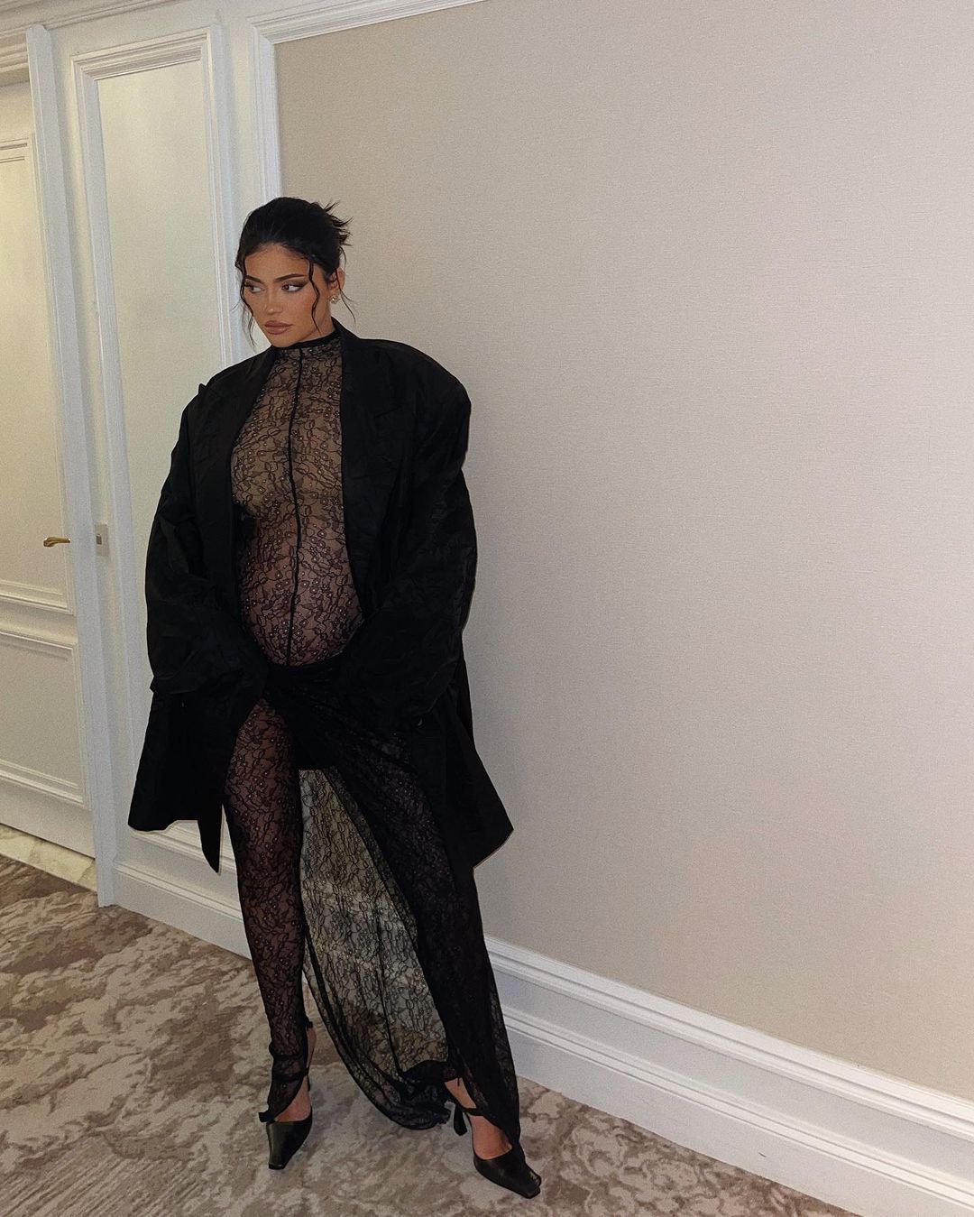 Baju Terlalu Tipis, Kylie Jenner Hampir Perlihatkan &#39;Itunya&#39;