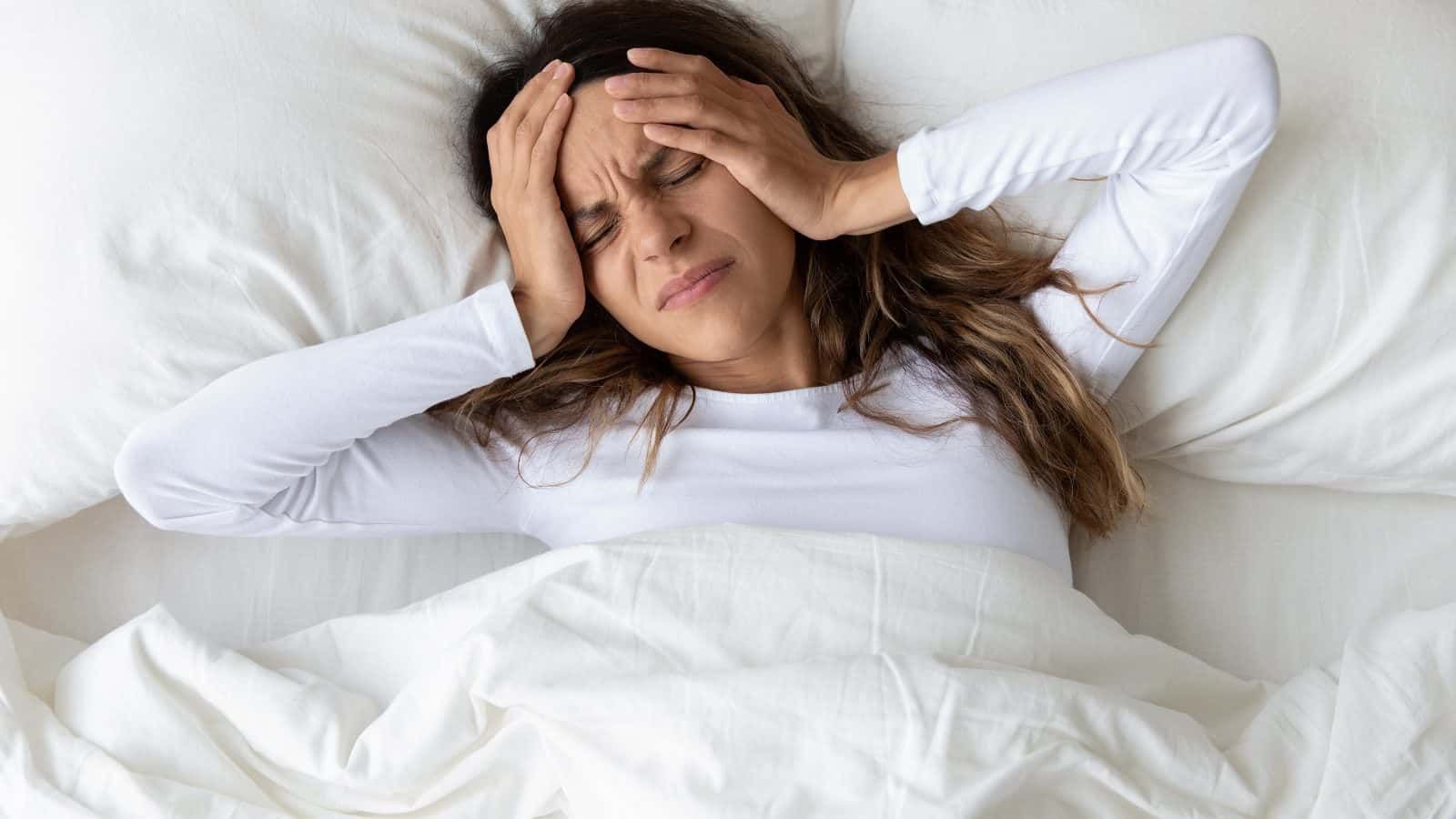 Kenali 7 Bahaya Tidur dengan Rambut Basah! 