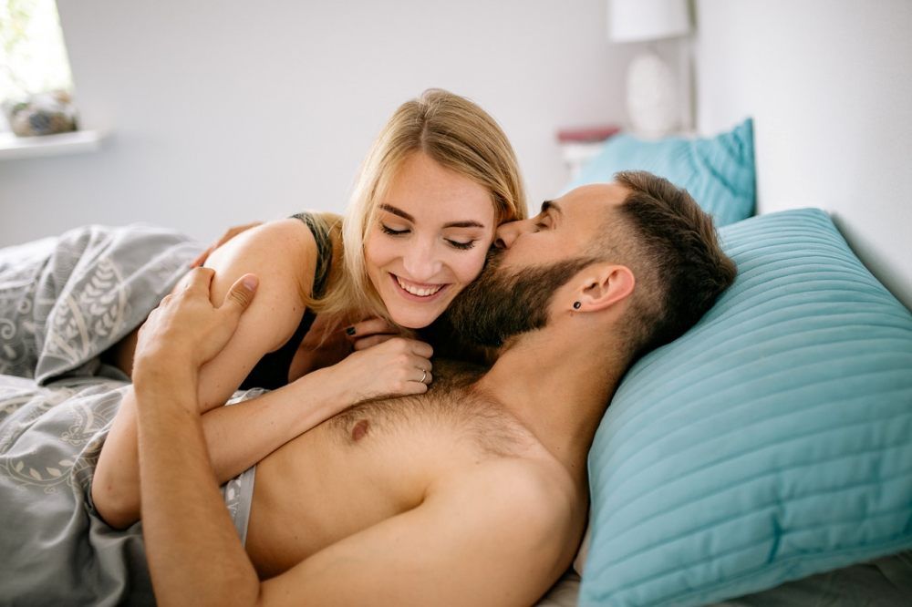 5 Manfaat Sex Pillow dan Cara Memakainya bersama Pasangan