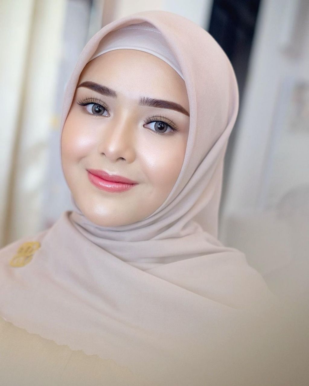 7 Gaya Amanda Manopo Pakai Hijab Bikin Heboh Satu Indonesia 