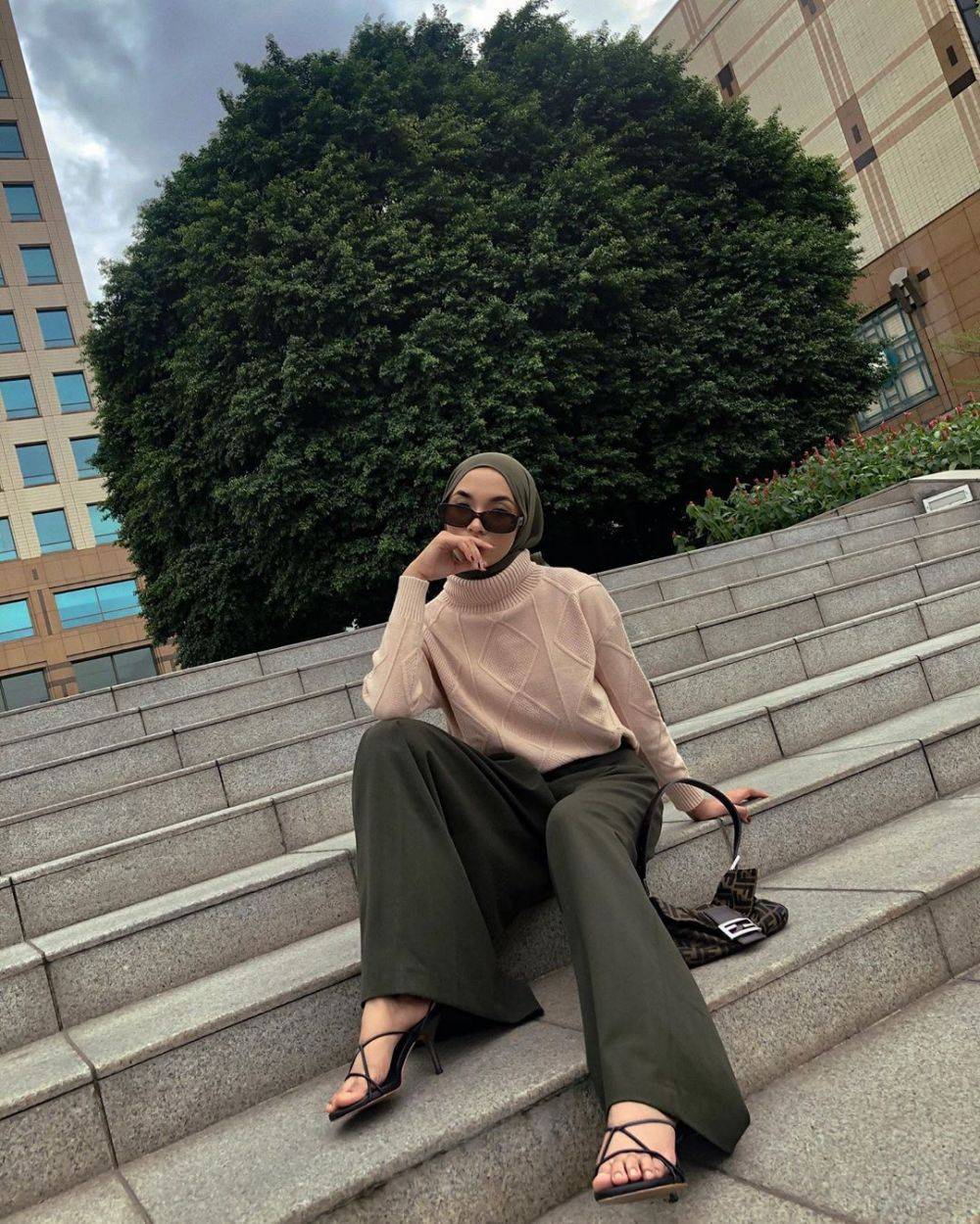 5 Ide Padu-padan OOTD Hijab dengan Warna Hijau Army