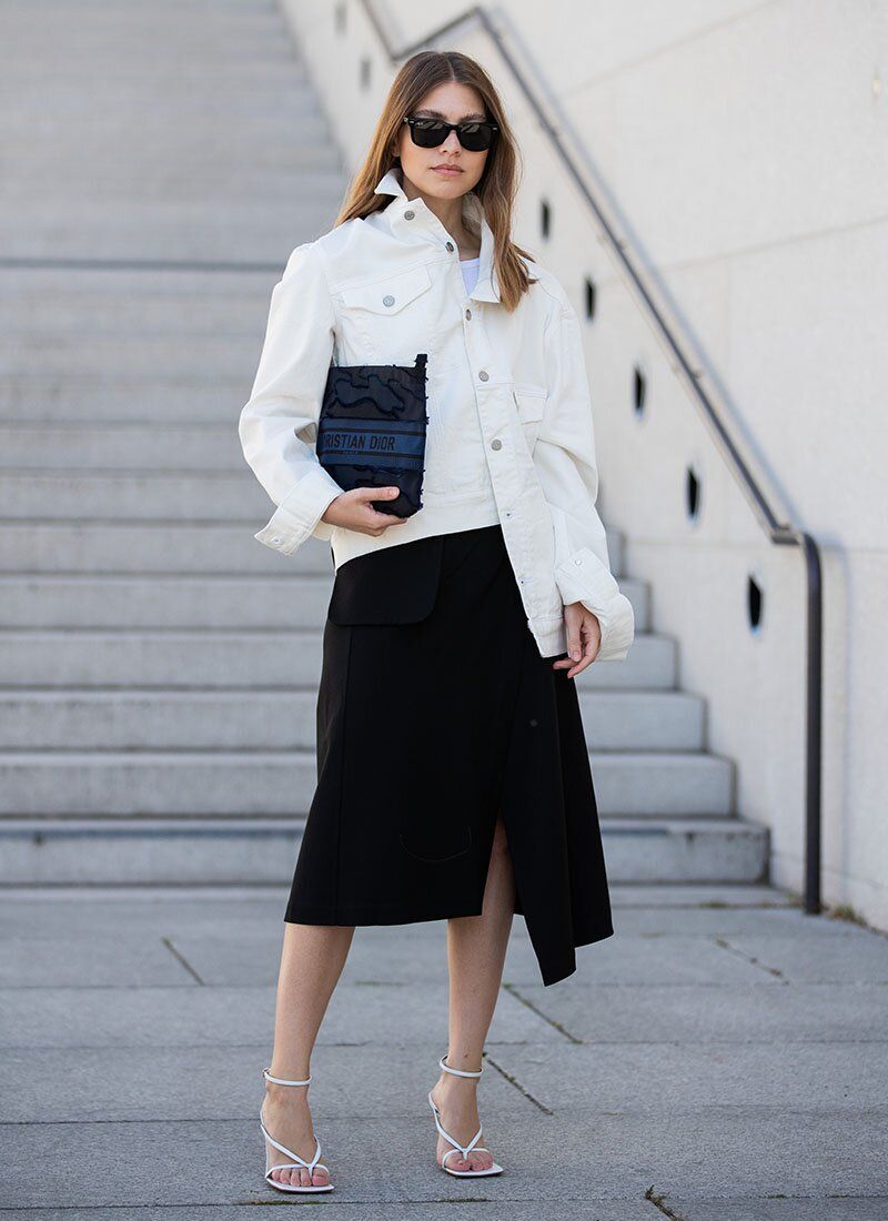 Inspirasi Padu-padan Outfit dengan Jaket Denim Putih