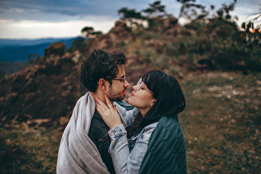 5 Alasan Pentingnya Keintiman dalam Hubungan, Penambah Keharmonisan