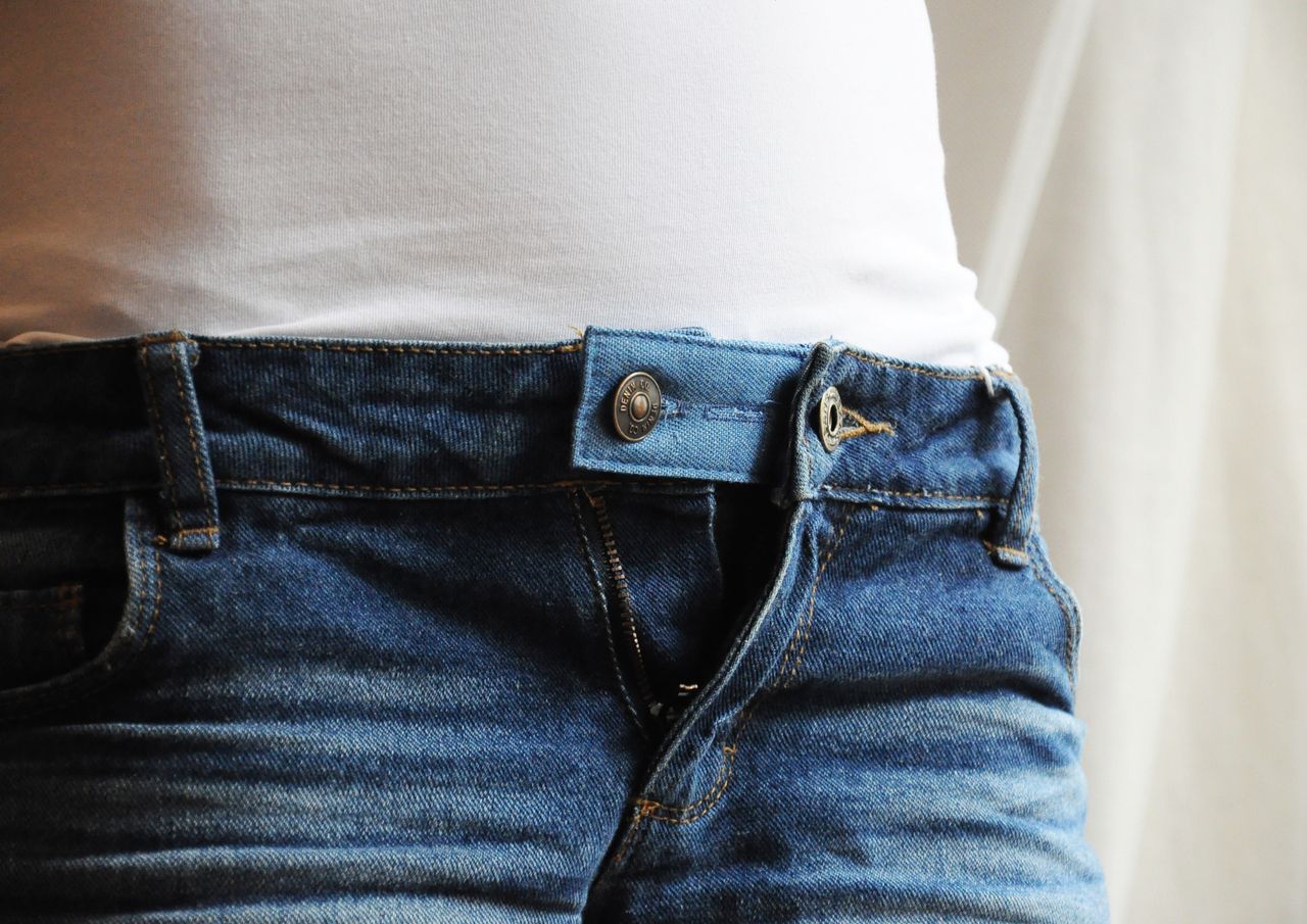 Cara Mudah Mengatasi Celana Jeans yang Terlalu Ketat