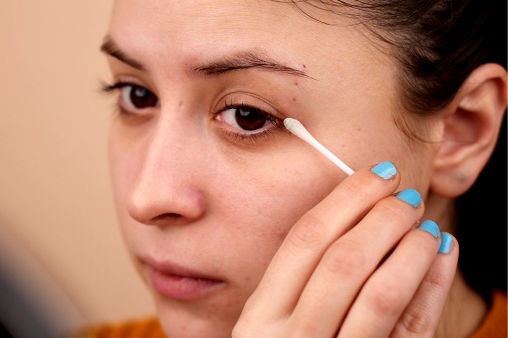 Easy Ways to Remove Waterproof Mascara, does not make eyelashes fall