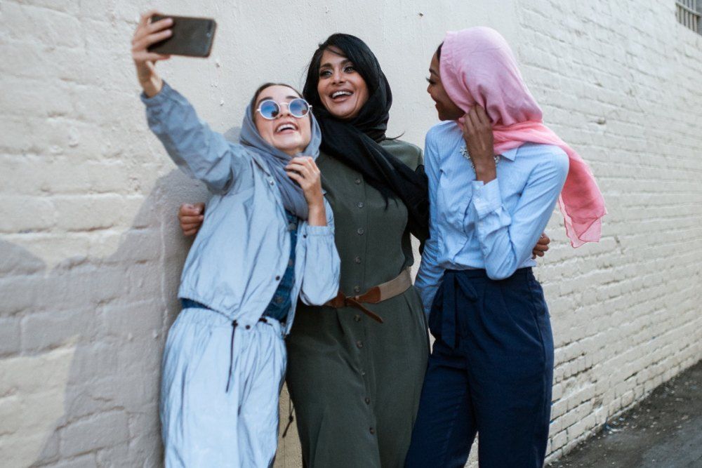 5 Arti Mimpi Teman Lepas Hijab, Menurut Primbon dan Pandangan Islam
