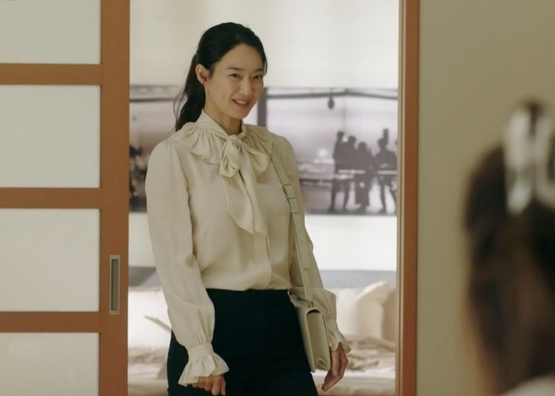 Harga Outfit Mewah Yoon Hye-Jin di Drakor Hometown Cha Cha Cha