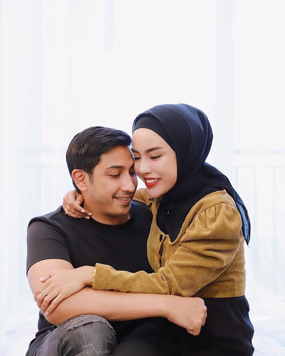 Alami KDRT, 10 Potret Perjalanan Cinta Medina Zein & Lukman Azhari