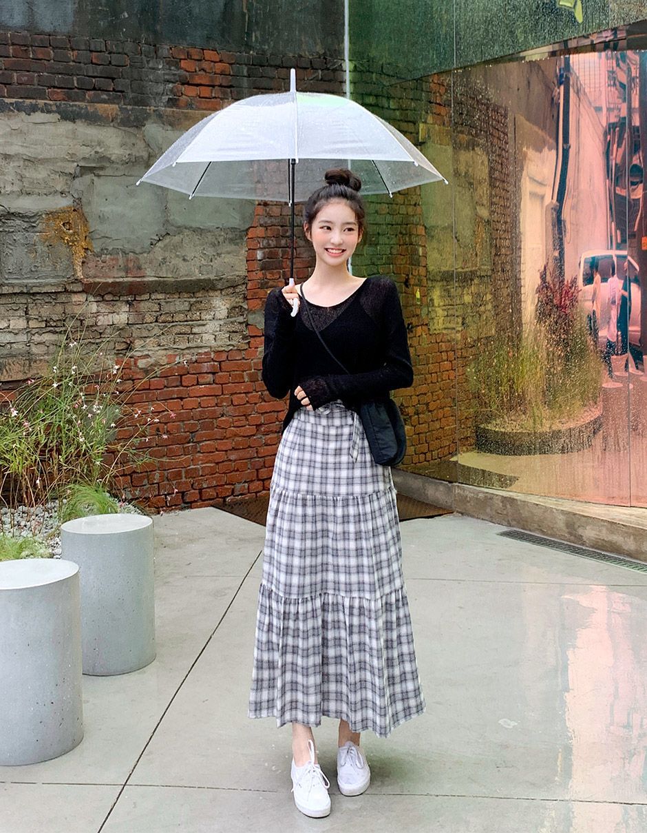 Siap-siap Tampil Manis dengan Long Skirt a La Perempuan Korea