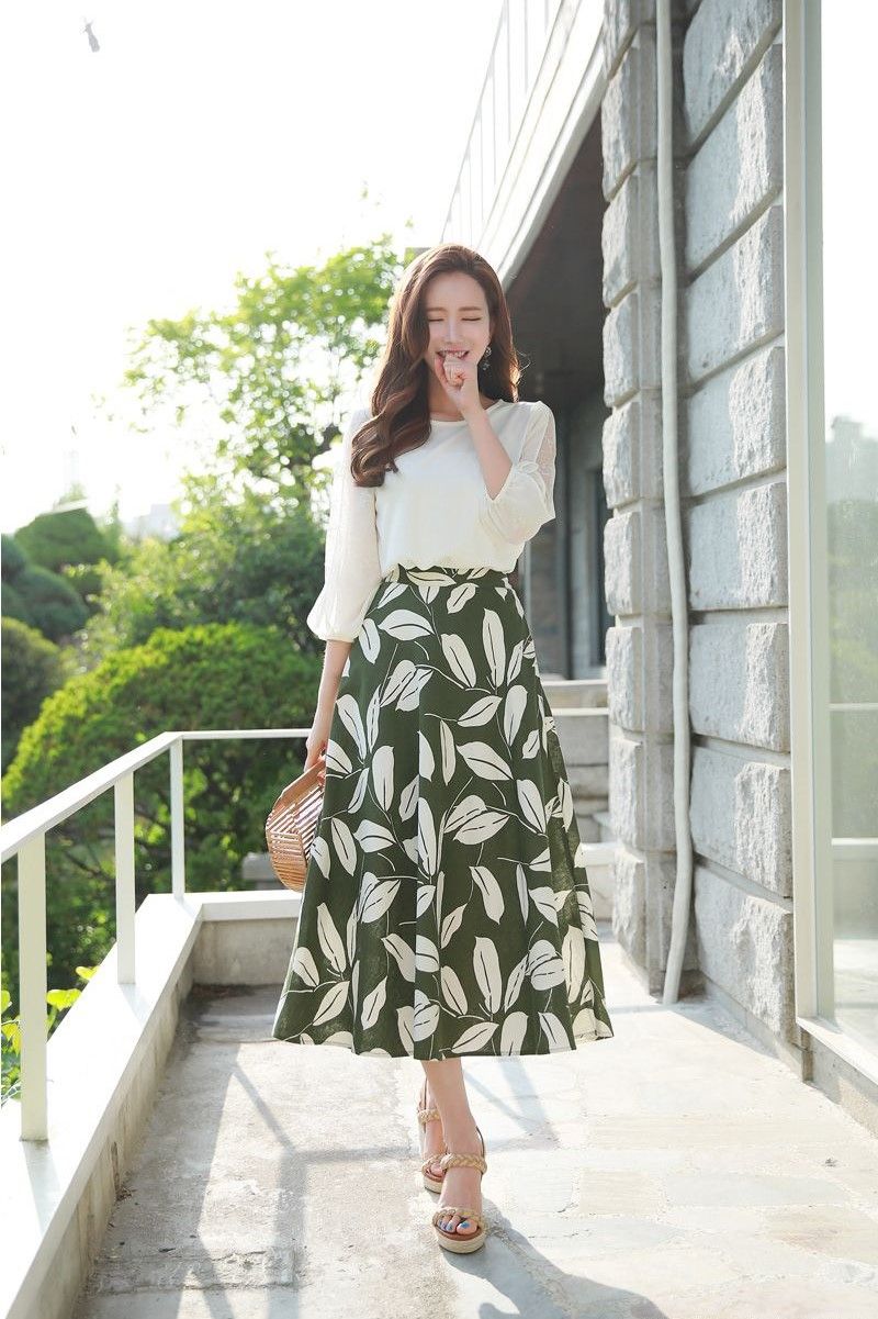 Siap-siap Tampil Manis dengan Long Skirt a La Perempuan Korea