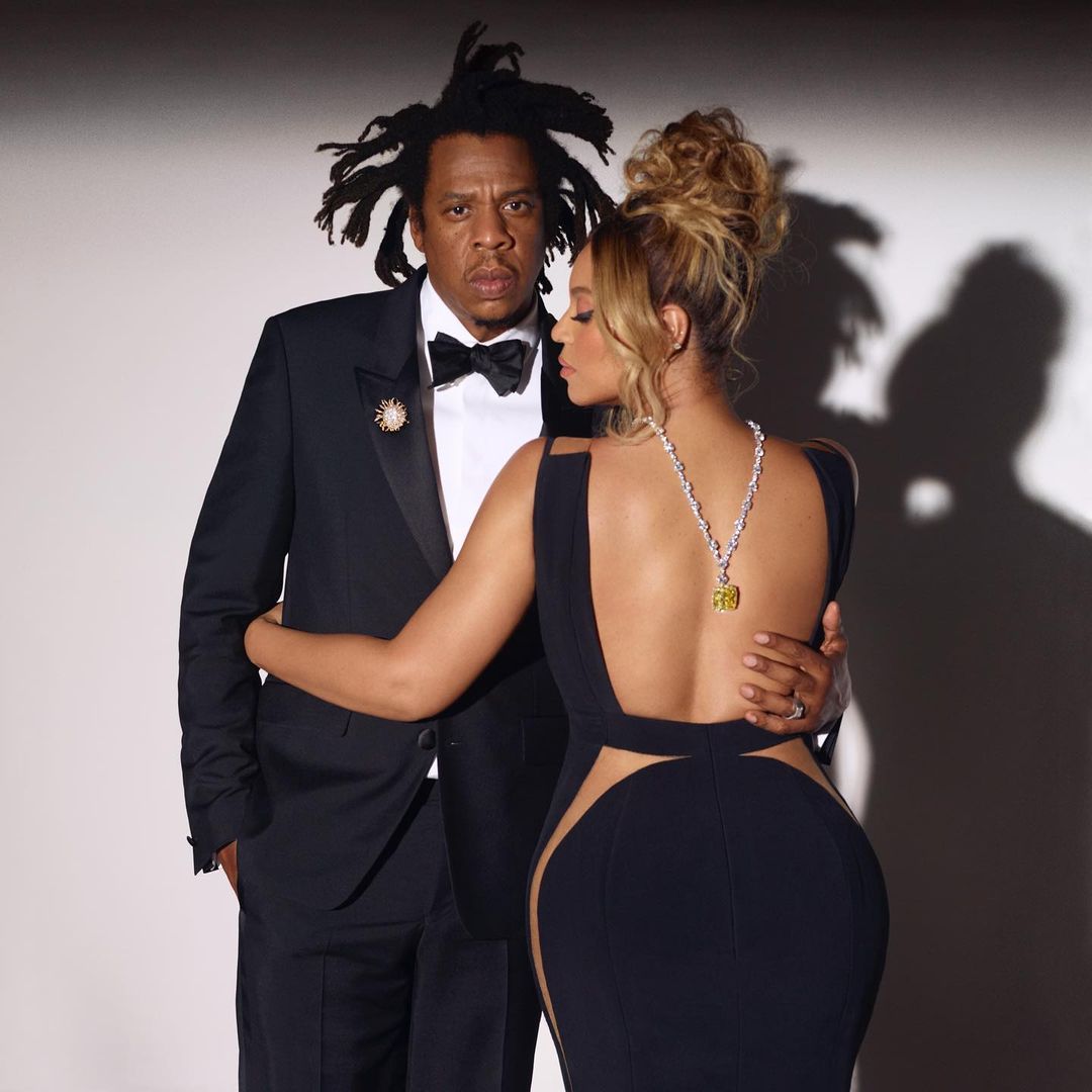 Deretan Gaya Beyoncé Pakai Gaun Hitam yang Dinilai Terlalu Seksi