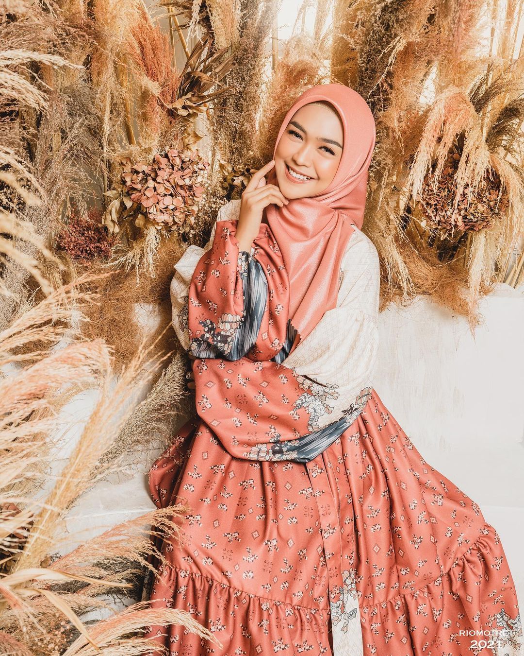 Intip Gaya Hijab Ria Ricis Jelang Pernikahan, Bikin Pangling!