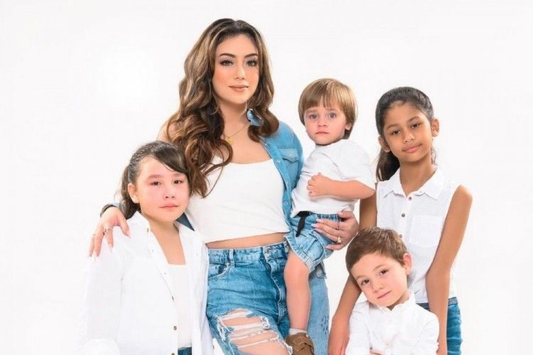 Cerai dari Stefan, 9 Potret Tangguh Celine Evangelista Jadi Single Mom
