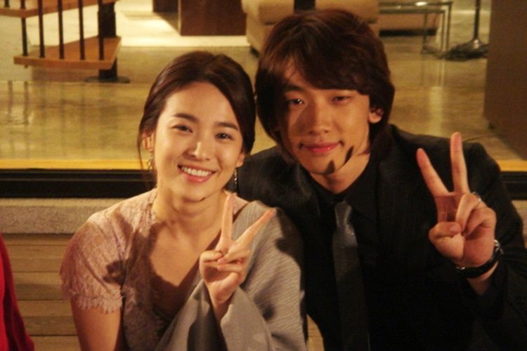 Tetap Serasi, 5 Pasangan KDrama Song Hye Kyo Ini Usianya Lebih Muda