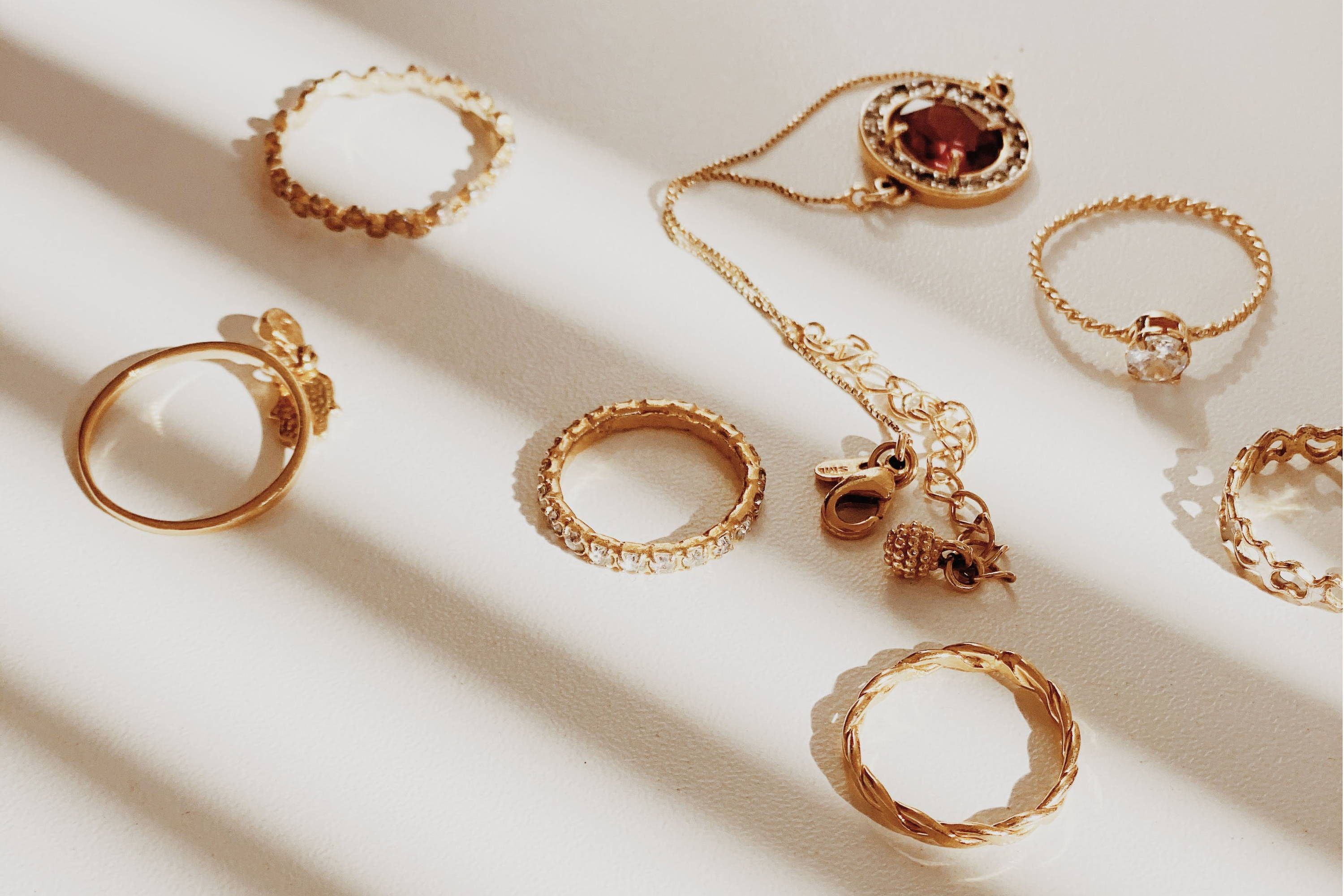 Tips Membeli Perhiasan Emas secara Online yang Aman dan Terpercaya