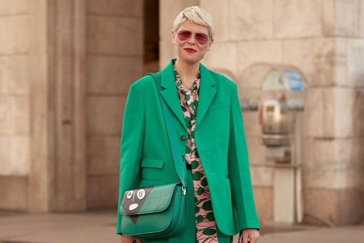 Tips OOTD Pakai Warna Hijau Emerald, dari Kasual Hingga Formal