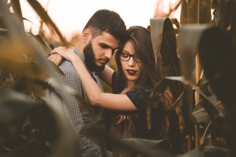 6 Cara yang Bisa Membuat Pasangan Selalu Terangsang